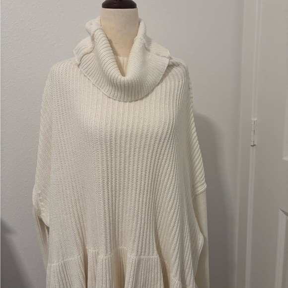 Free People Sweaters - Free People Eclectic Cozy Sweater Beautiful Ruffled Bottom Roomy Fit Final Sale